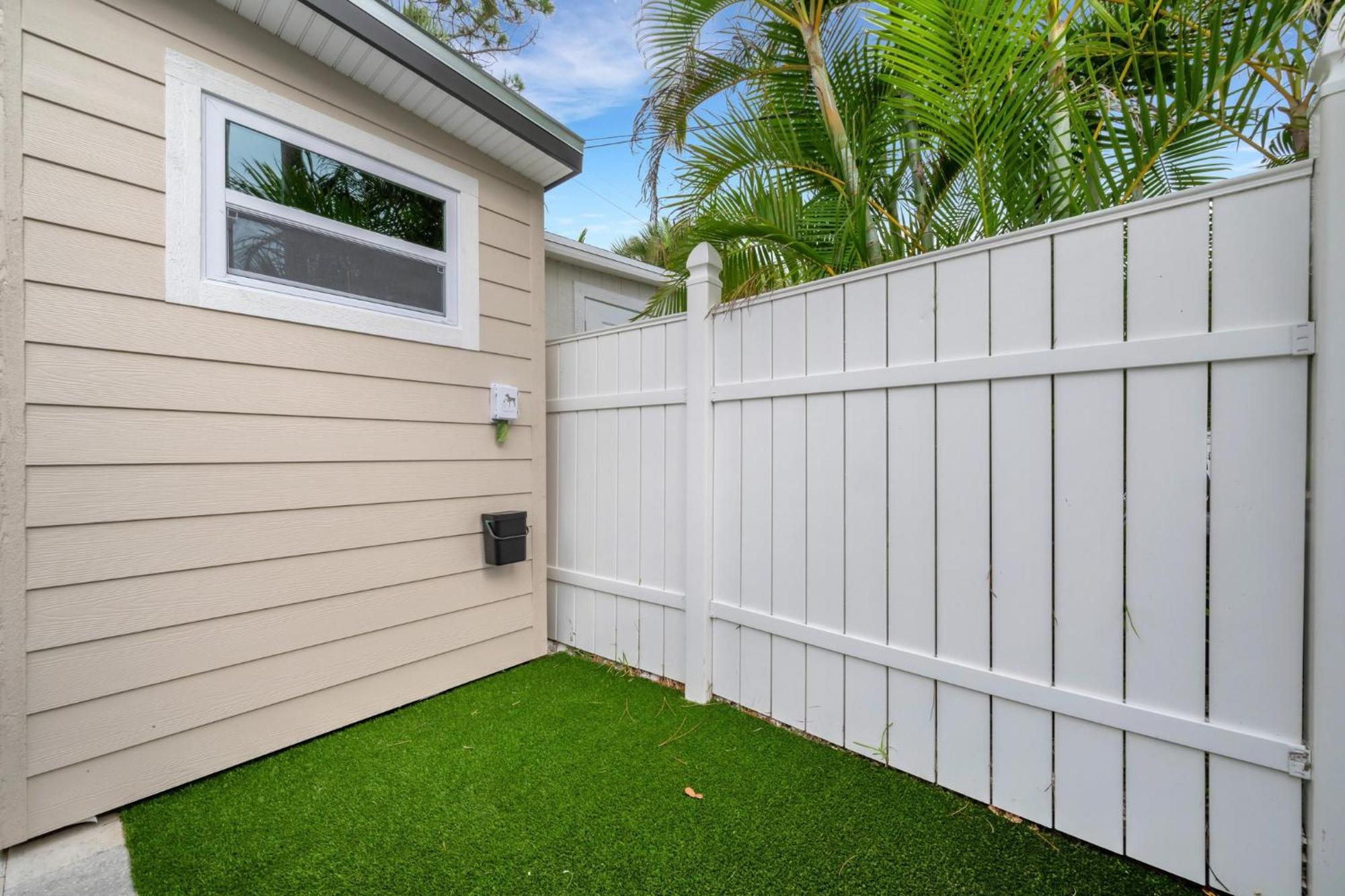 Poolside Oasis - Just Steps To The Sand! - Monthly Beach Rental Clearwater Beach Exterior foto