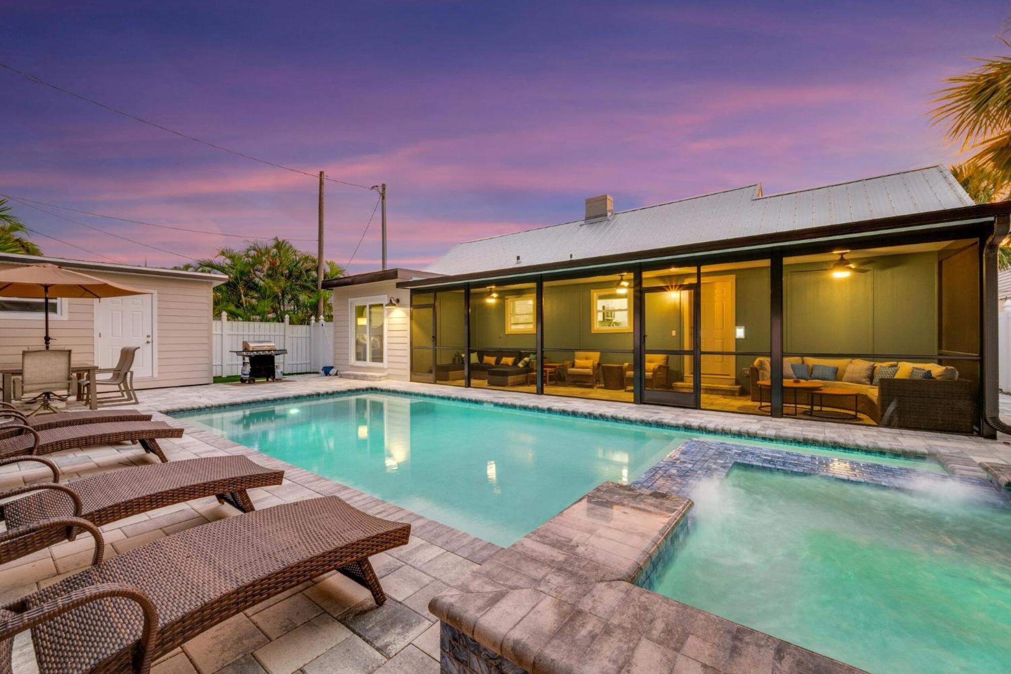 Poolside Oasis - Just Steps To The Sand! - Monthly Beach Rental Clearwater Beach Exterior foto