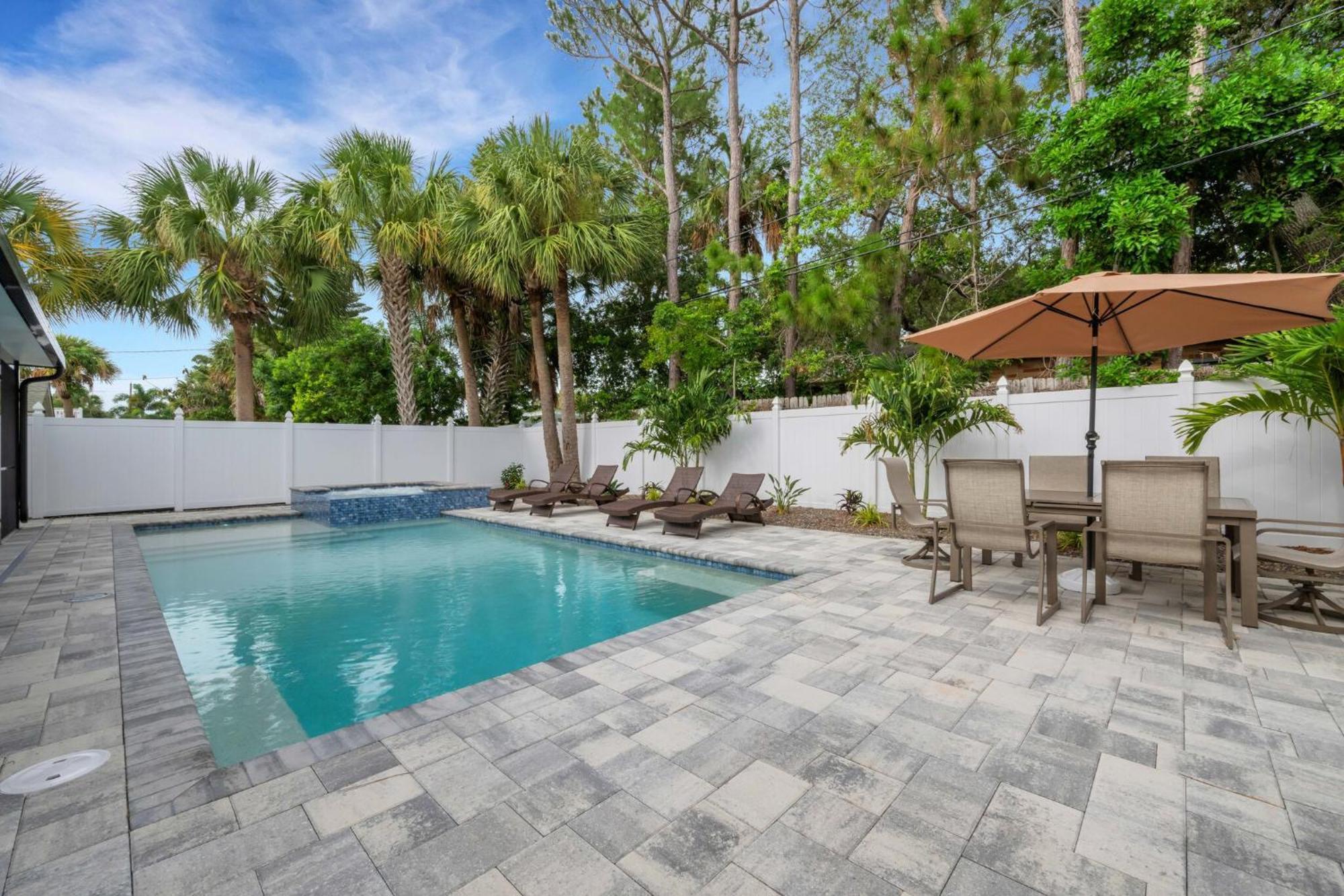 Poolside Oasis - Just Steps To The Sand! - Monthly Beach Rental Clearwater Beach Exterior foto