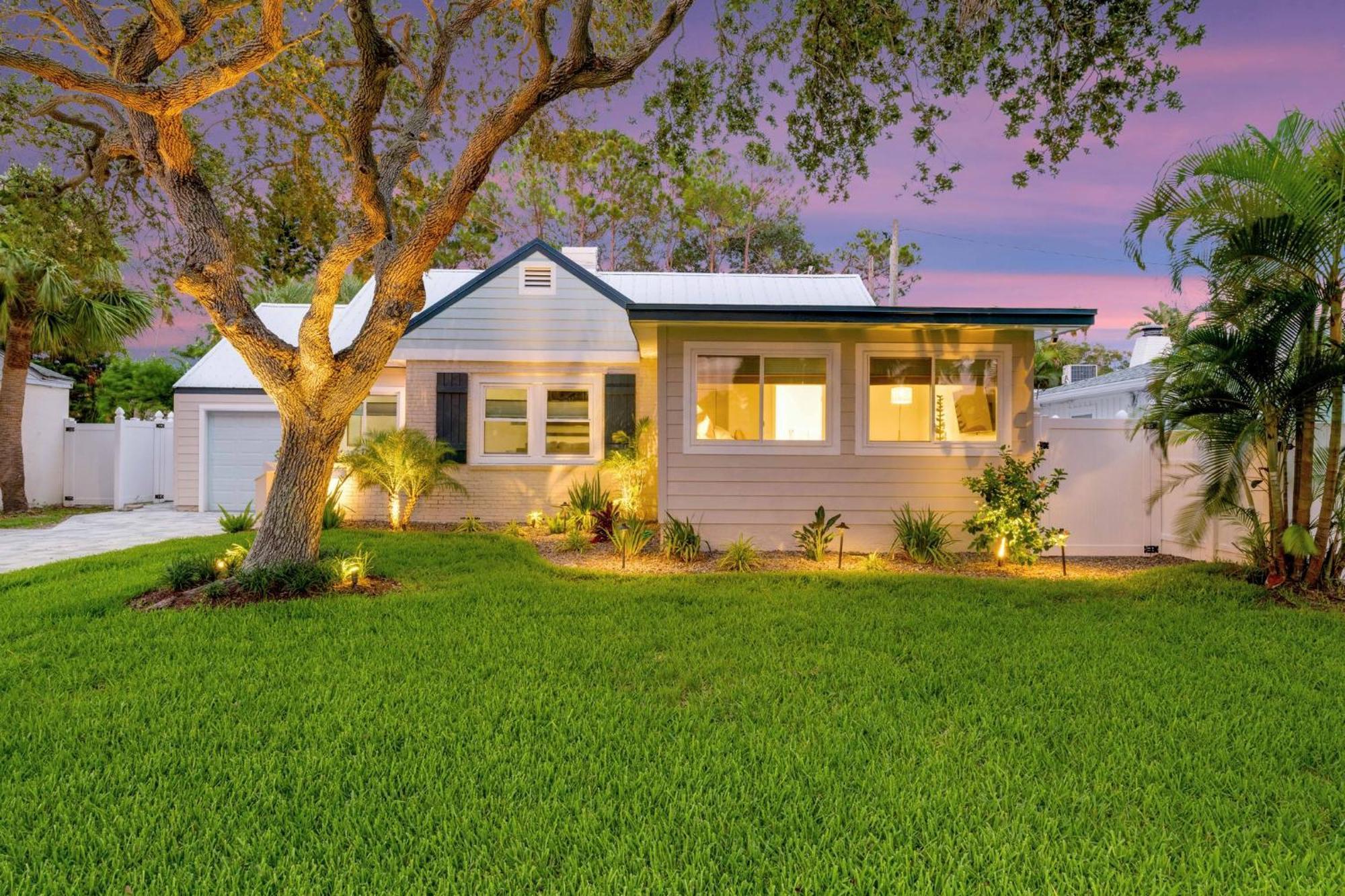 Poolside Oasis - Just Steps To The Sand! - Monthly Beach Rental Clearwater Beach Exterior foto